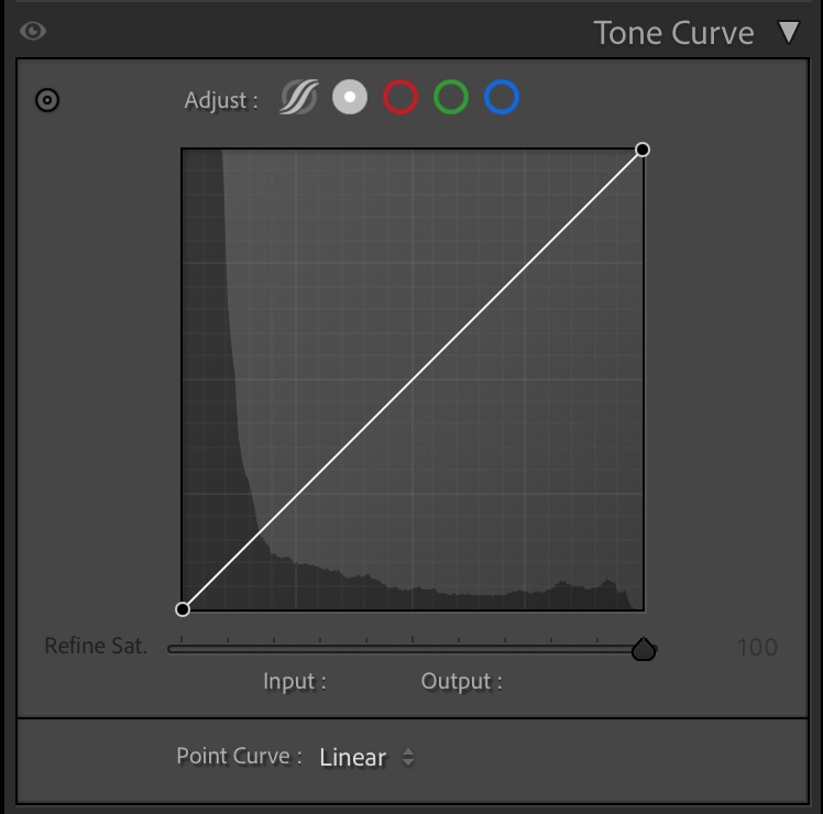 แผง Tone Curve ใน Lightroom แสดงกราฟเส้นโค้งปรับ Input/Output Tone